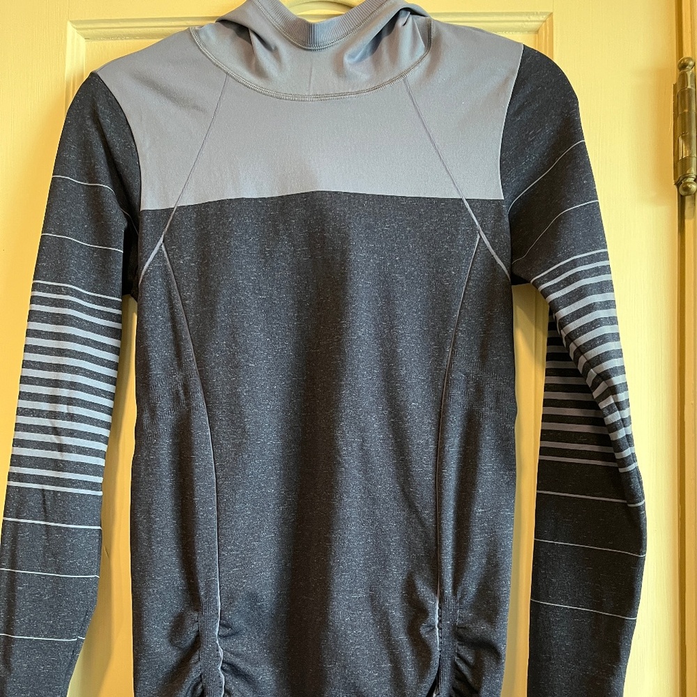 Athleta Pullover/Hoodie
